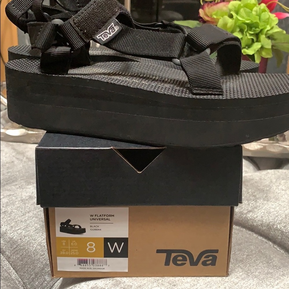 Teva Flatforn Universal Sandals